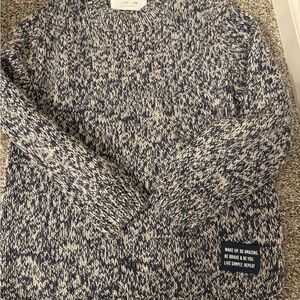 Zara Men's Navy and White Crewneck Sweater